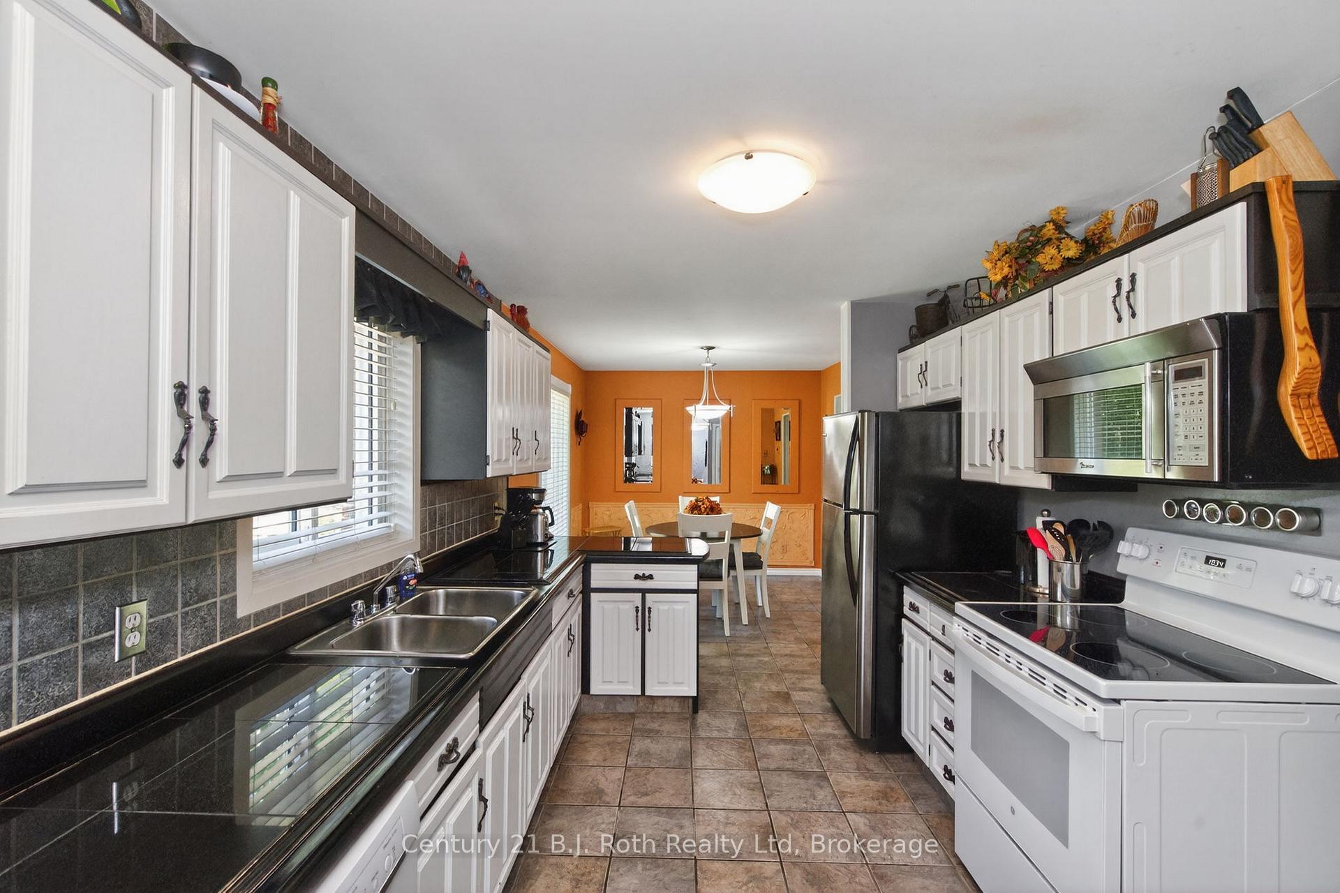 Photo 11 of 573 Lafontaine Road E, Tiny, Rural Tiny — HOMEH