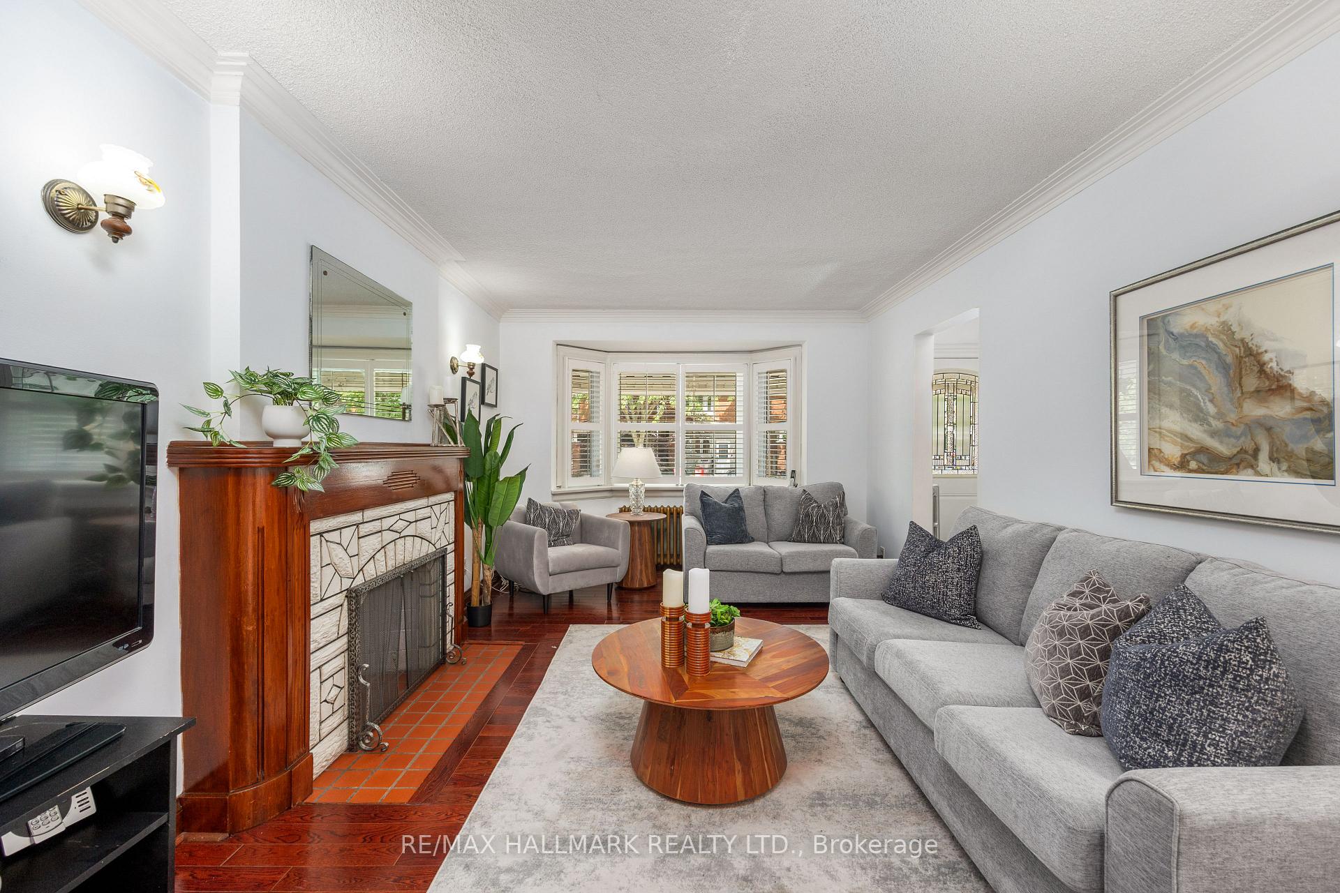 Photo 3 of 236 Dewhurst Boulevard N, Toronto, Danforth Village-East York — HOMEH