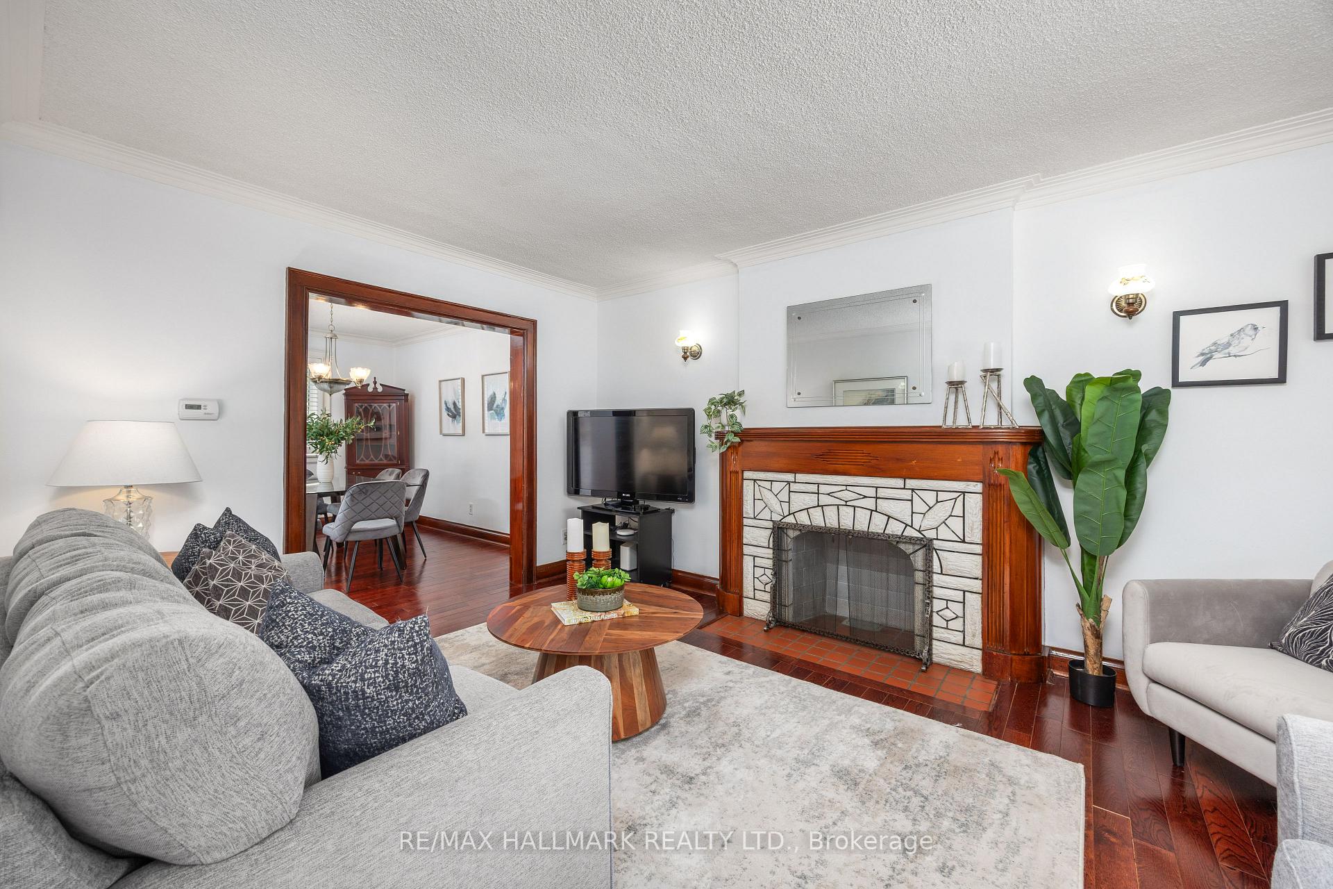 Photo 4 of 236 Dewhurst Boulevard N, Toronto, Danforth Village-East York — HOMEH