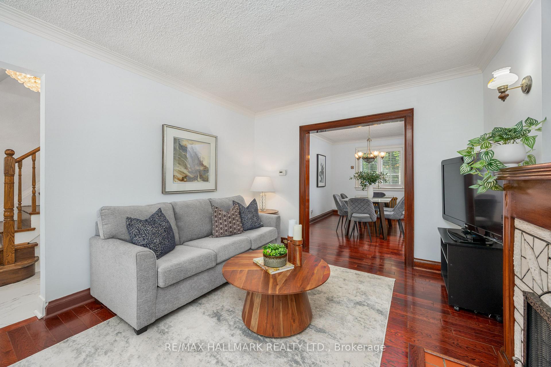 Photo 5 of 236 Dewhurst Boulevard N, Toronto, Danforth Village-East York — HOMEH