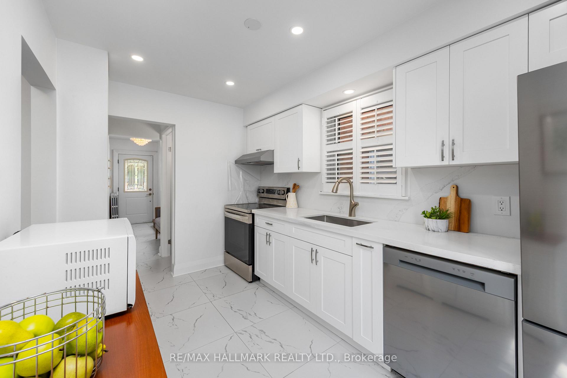 Photo 11 of 236 Dewhurst Boulevard N, Toronto, Danforth Village-East York — HOMEH