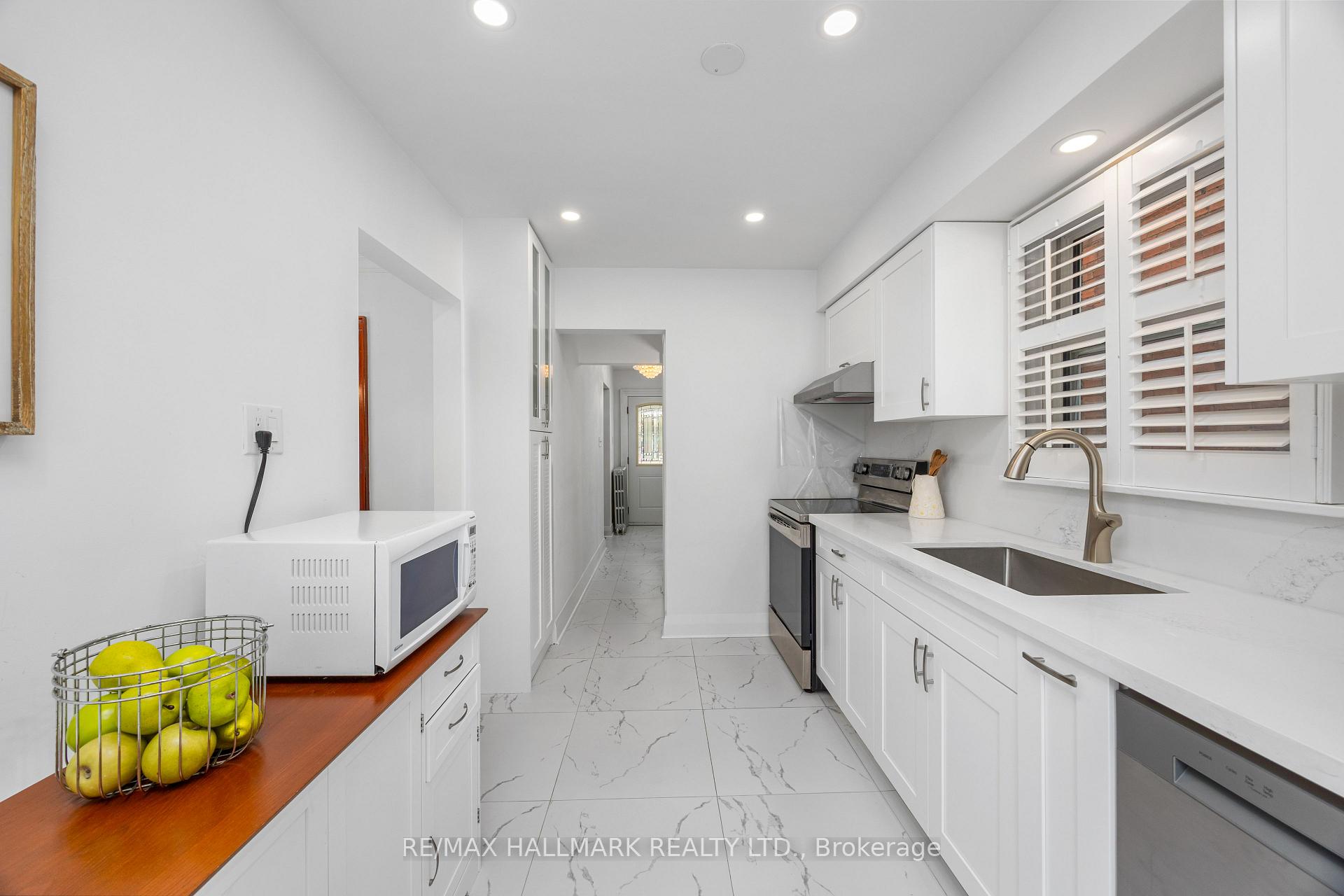 Photo 12 of 236 Dewhurst Boulevard N, Toronto, Danforth Village-East York — HOMEH