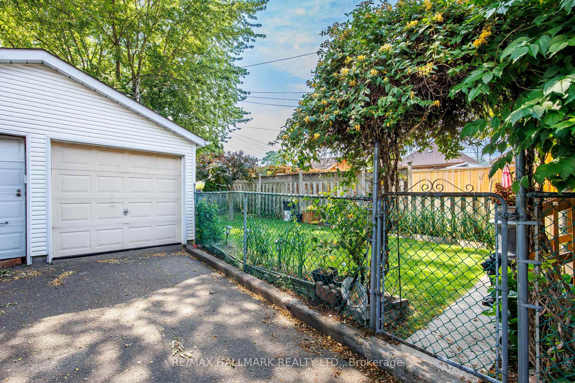 Photo 37 of 236 Dewhurst Boulevard N, Toronto, Danforth Village-East York — HOMEH