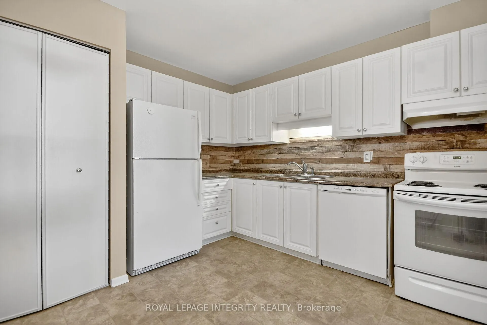 Photo 22 of Unit A, 214 Equestrian Drive, Ottawa, Kanata - Bridlewood — HOMEH