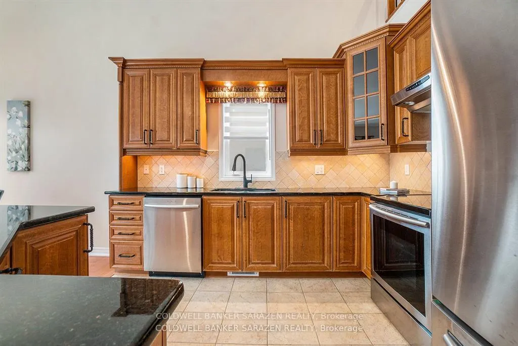 Photo 10 of 221 Madhu Crescent, Ottawa, Mooneys Bay — HOMEH