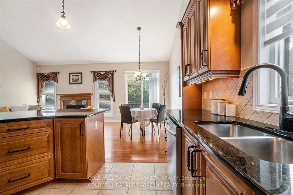 Photo 11 of 221 Madhu Crescent, Ottawa, Mooneys Bay — HOMEH