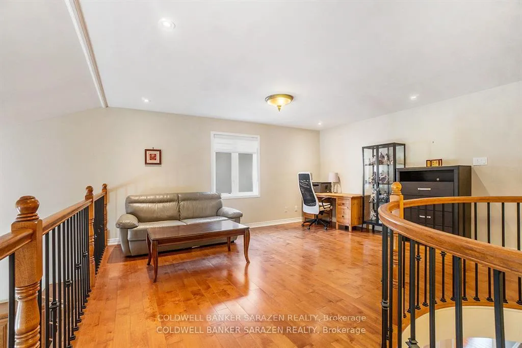 Photo 17 of 221 Madhu Crescent, Ottawa, Mooneys Bay — HOMEH
