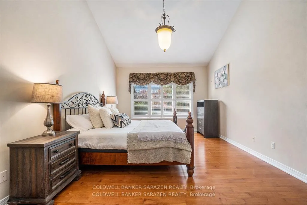 Photo 21 of 221 Madhu Crescent, Ottawa, Mooneys Bay — HOMEH