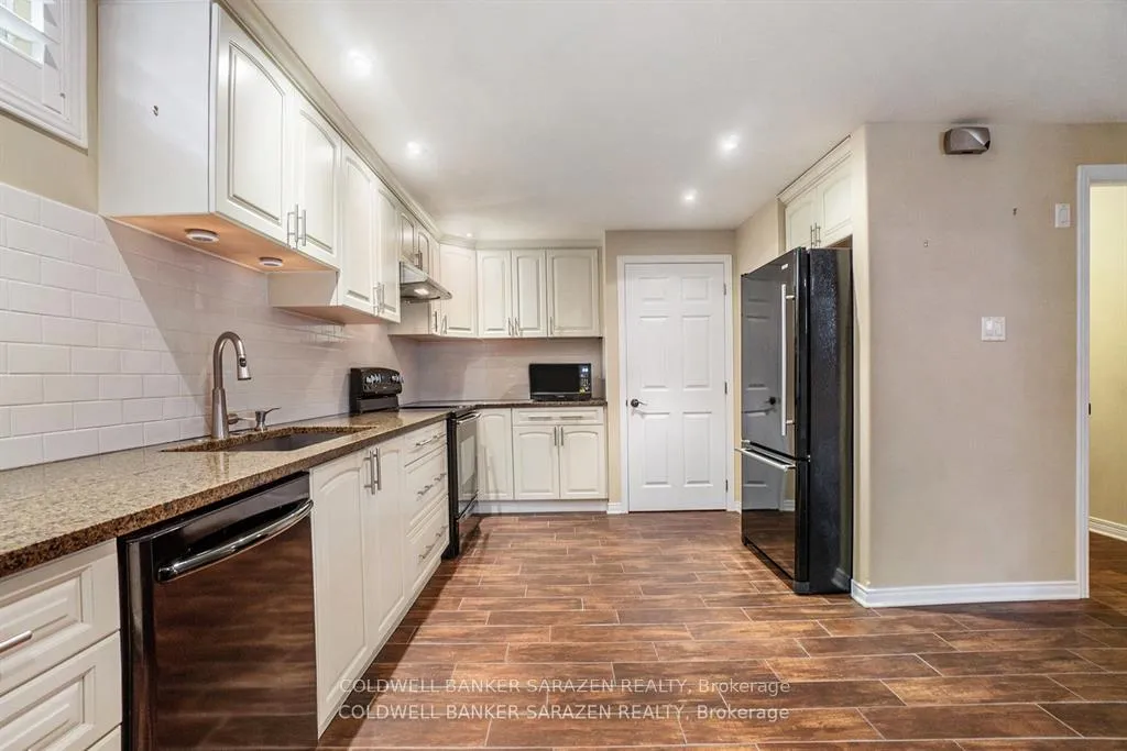 Photo 30 of 221 Madhu Crescent, Ottawa, Mooneys Bay — HOMEH