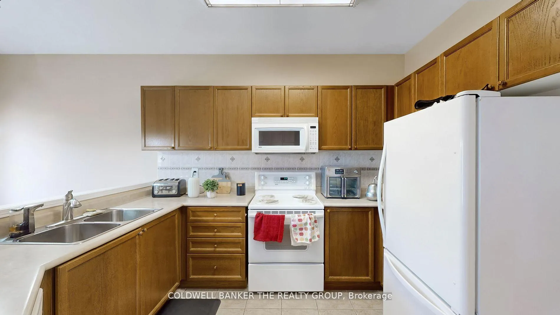 Photo 10 of 5 Collingwood Avenue, Brampton, Snelgrove — HOMEH