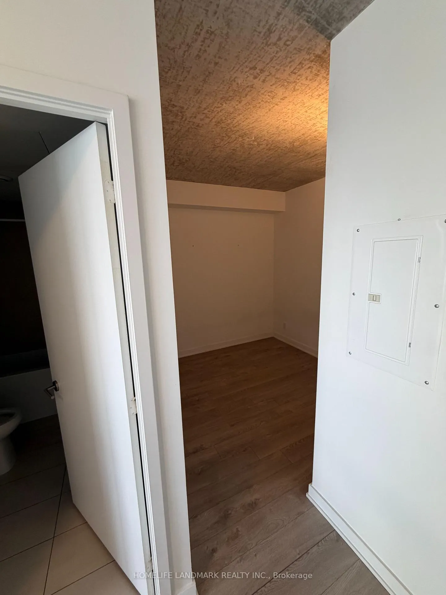 Photo 4 of Unit 1209, 185 Roehampton Road, Toronto, Mount Pleasant West — HOMEH