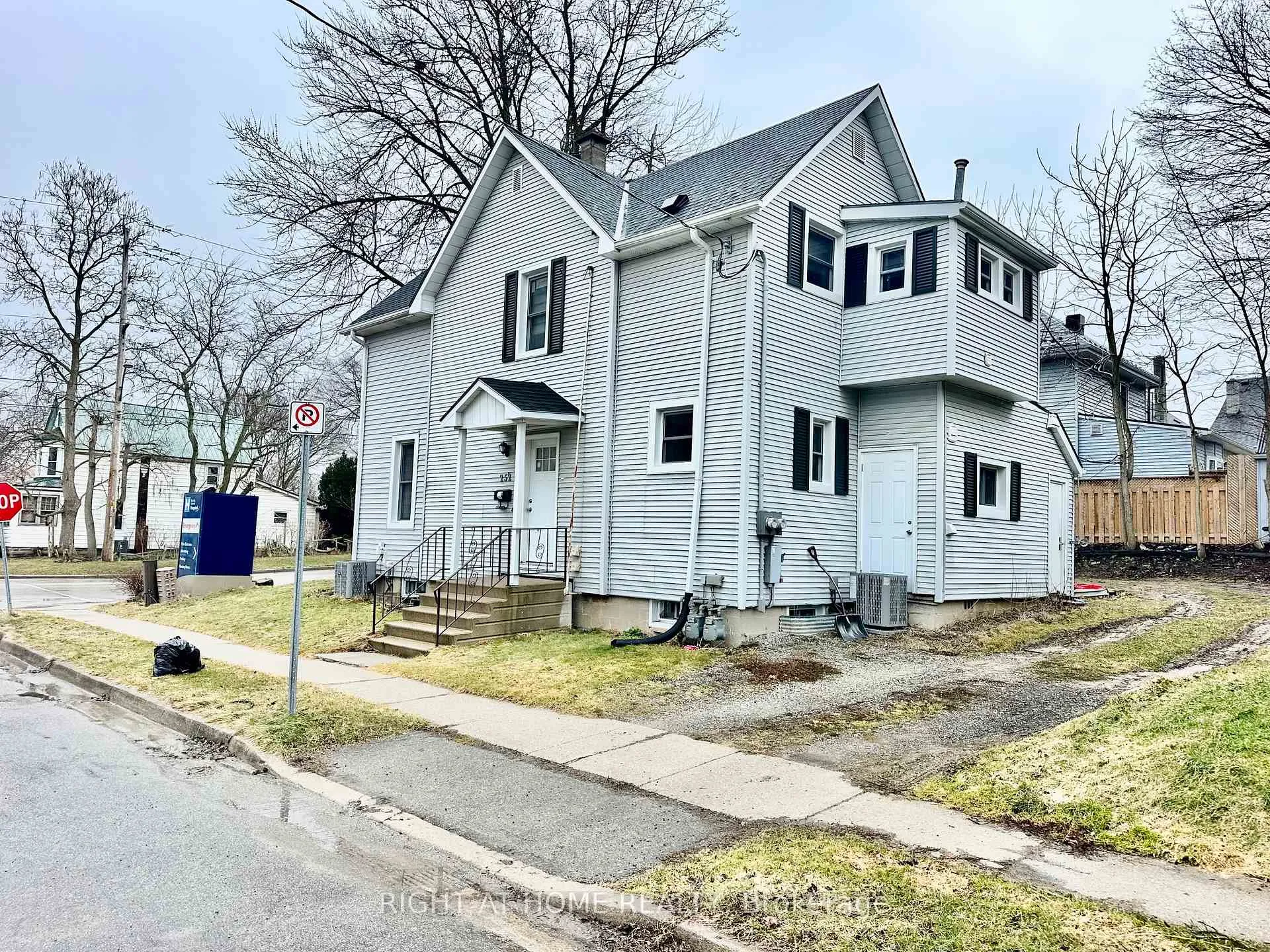 Photo 1 of 252 Robinson Street, Norfolk, Simcoe — HOMEH