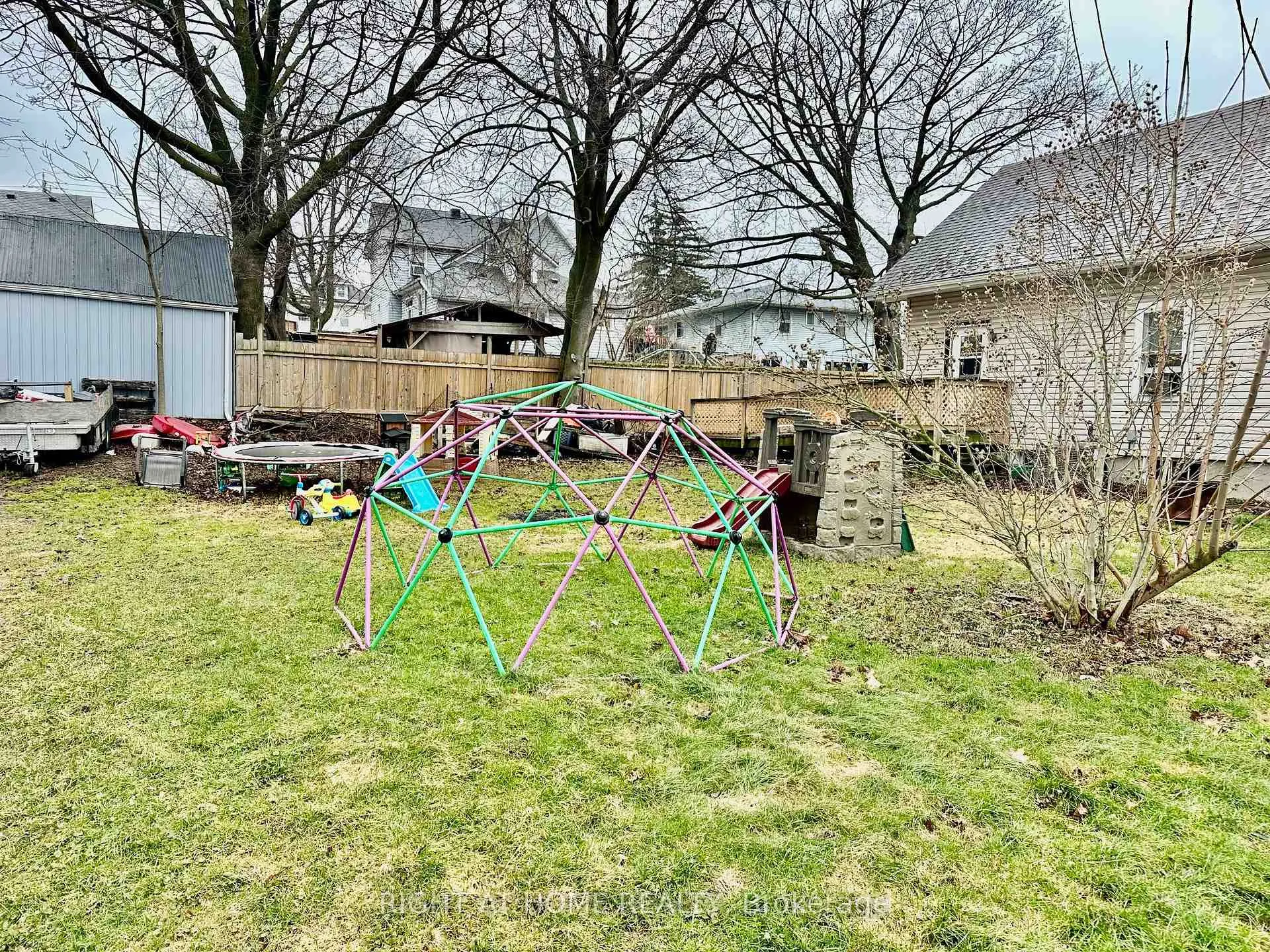 Photo 8 of 252 Robinson Street, Norfolk, Simcoe — HOMEH