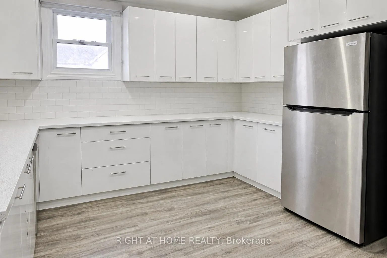 Photo 17 of 252 Robinson Street, Norfolk, Simcoe — HOMEH