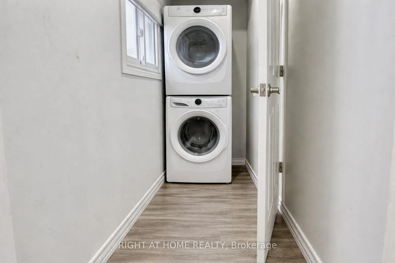 Photo 18 of 252 Robinson Street, Norfolk, Simcoe — HOMEH