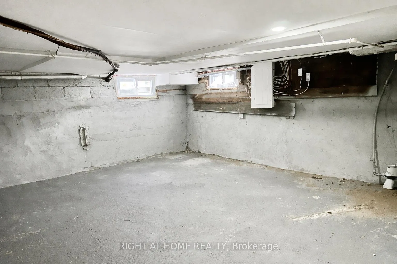 Photo 30 of 252 Robinson Street, Norfolk, Simcoe — HOMEH