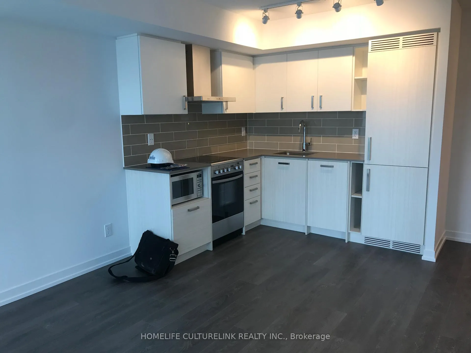 Photo 5 of Unit 1403, 125 Redpath Avenue, Toronto, Mount Pleasant West — HOMEH