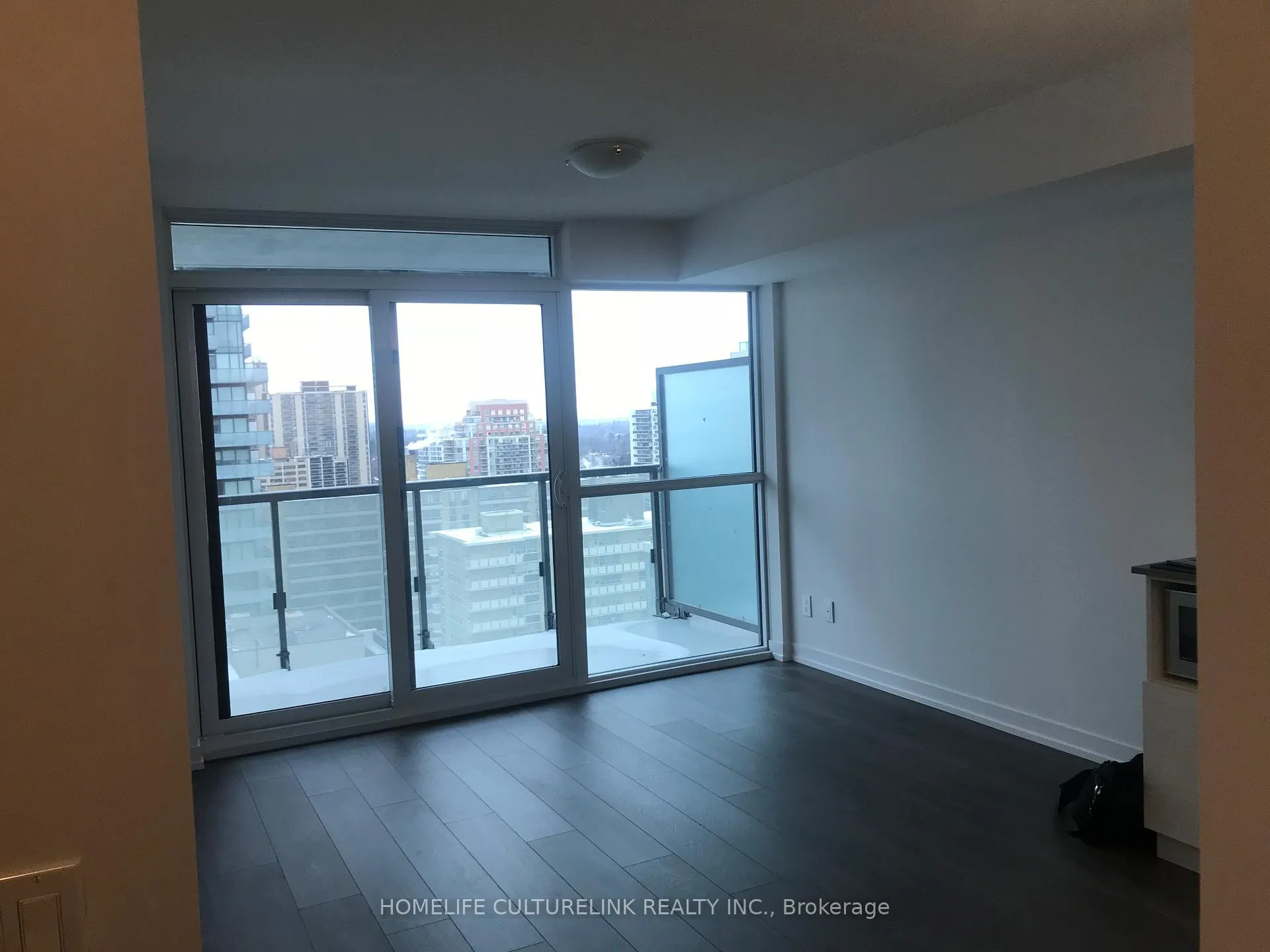 Photo 6 of Unit 1403, 125 Redpath Avenue, Toronto, Mount Pleasant West — HOMEH