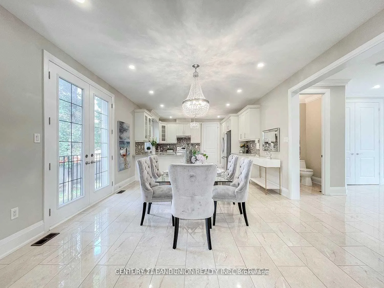 Photo 7 of 2 Stonebridge Drive, Markham, Berczy — HOMEH