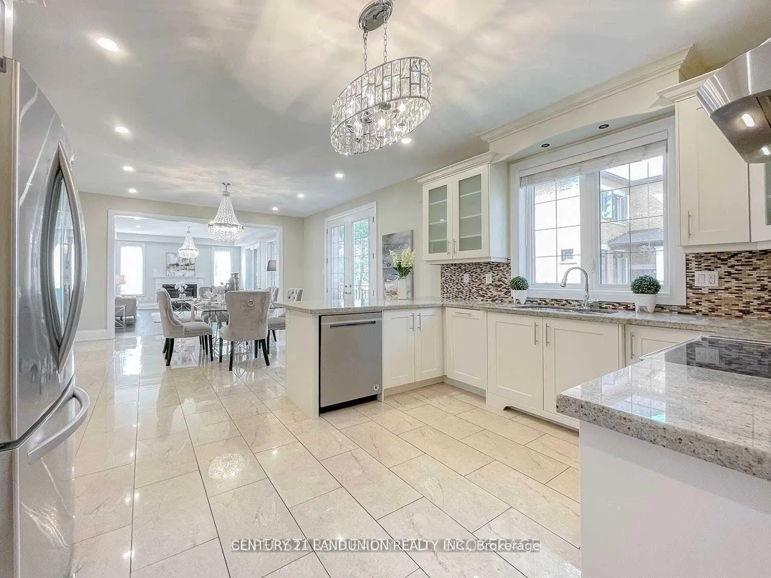 Photo 8 of 2 Stonebridge Drive, Markham, Berczy — HOMEH