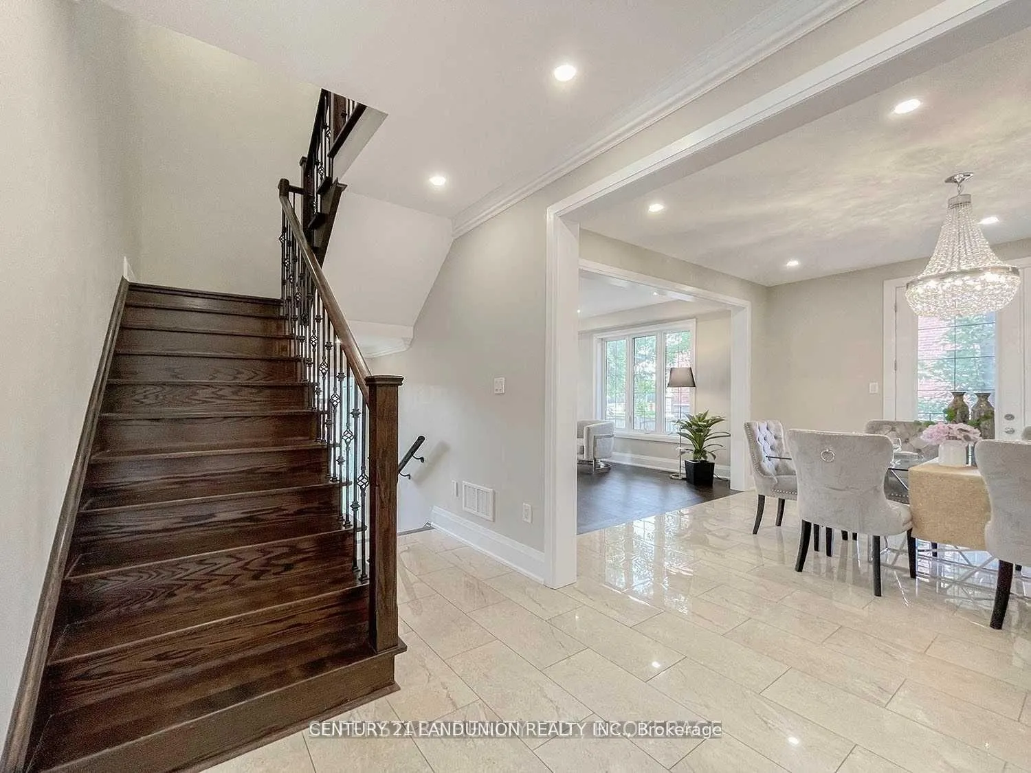 Photo 10 of 2 Stonebridge Drive, Markham, Berczy — HOMEH