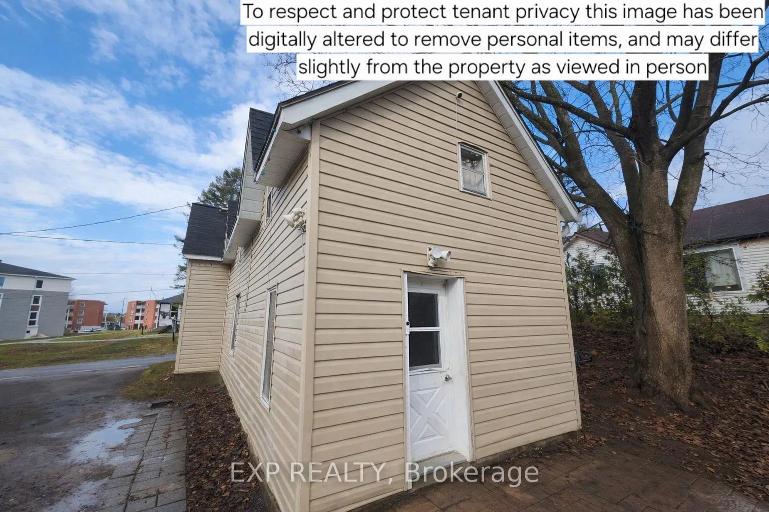 Photo 3 of 219 Bartholomew Street, Brockville — HOMEH