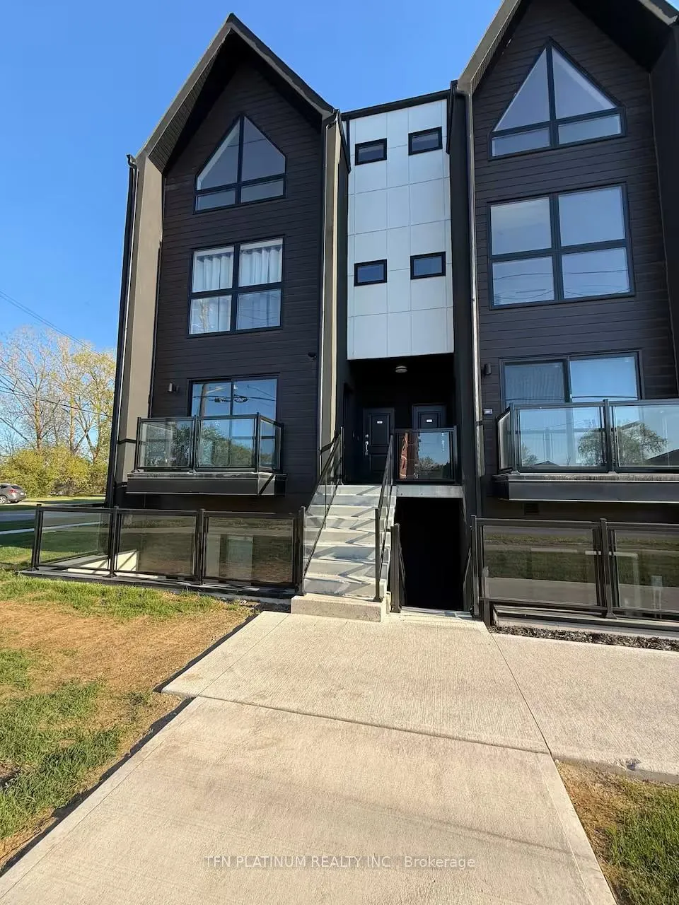 Photo 2 of Unit 101, 7277 Wilson Crescent, Niagara Falls, Oldfield — HOMEH