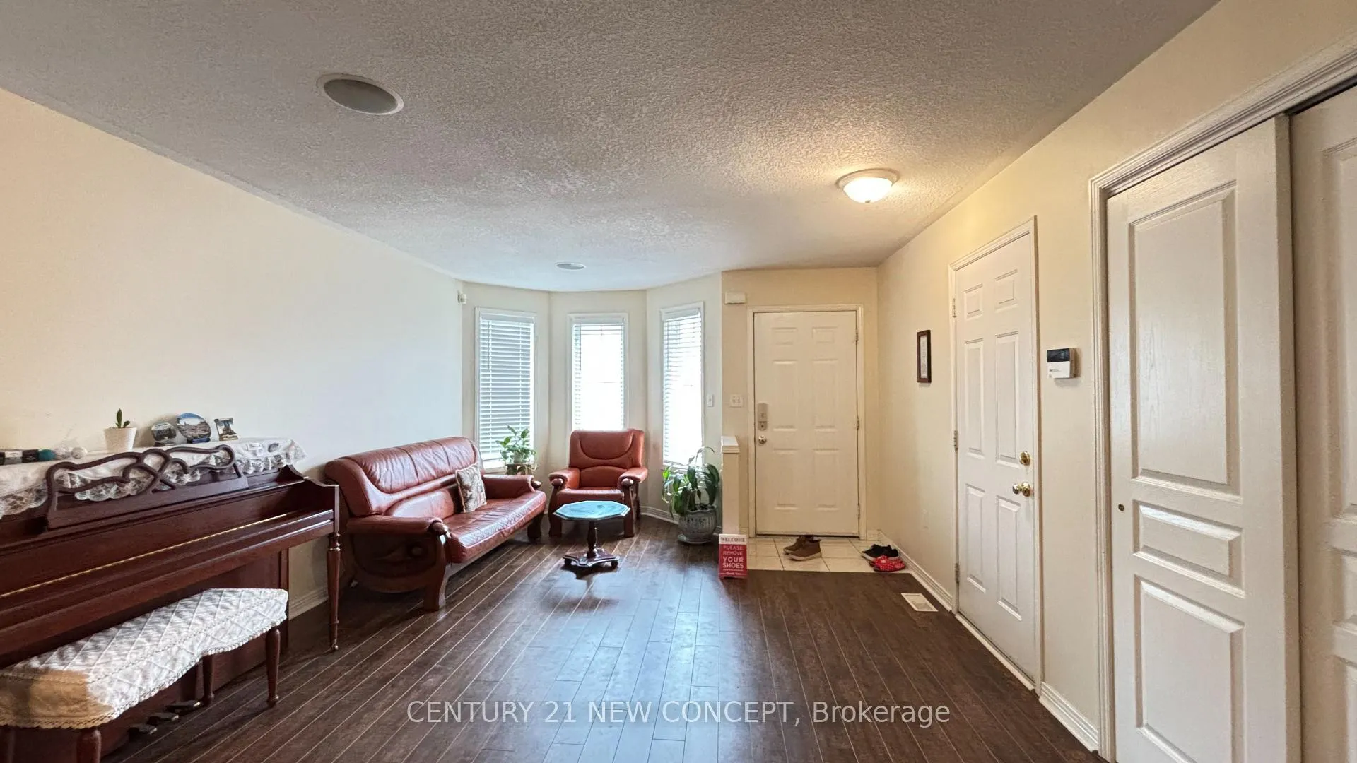 Photo 3 of 508 Southridge Drive, Hamilton, Mountview — HOMEH