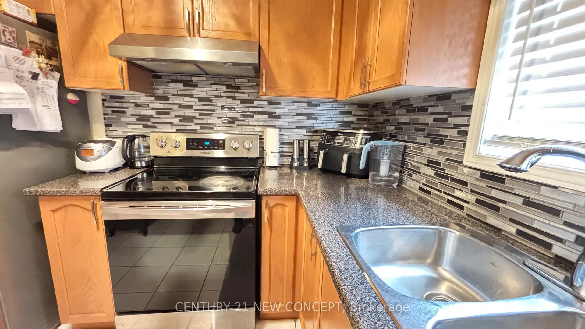 Photo 11 of 508 Southridge Drive, Hamilton, Mountview — HOMEH
