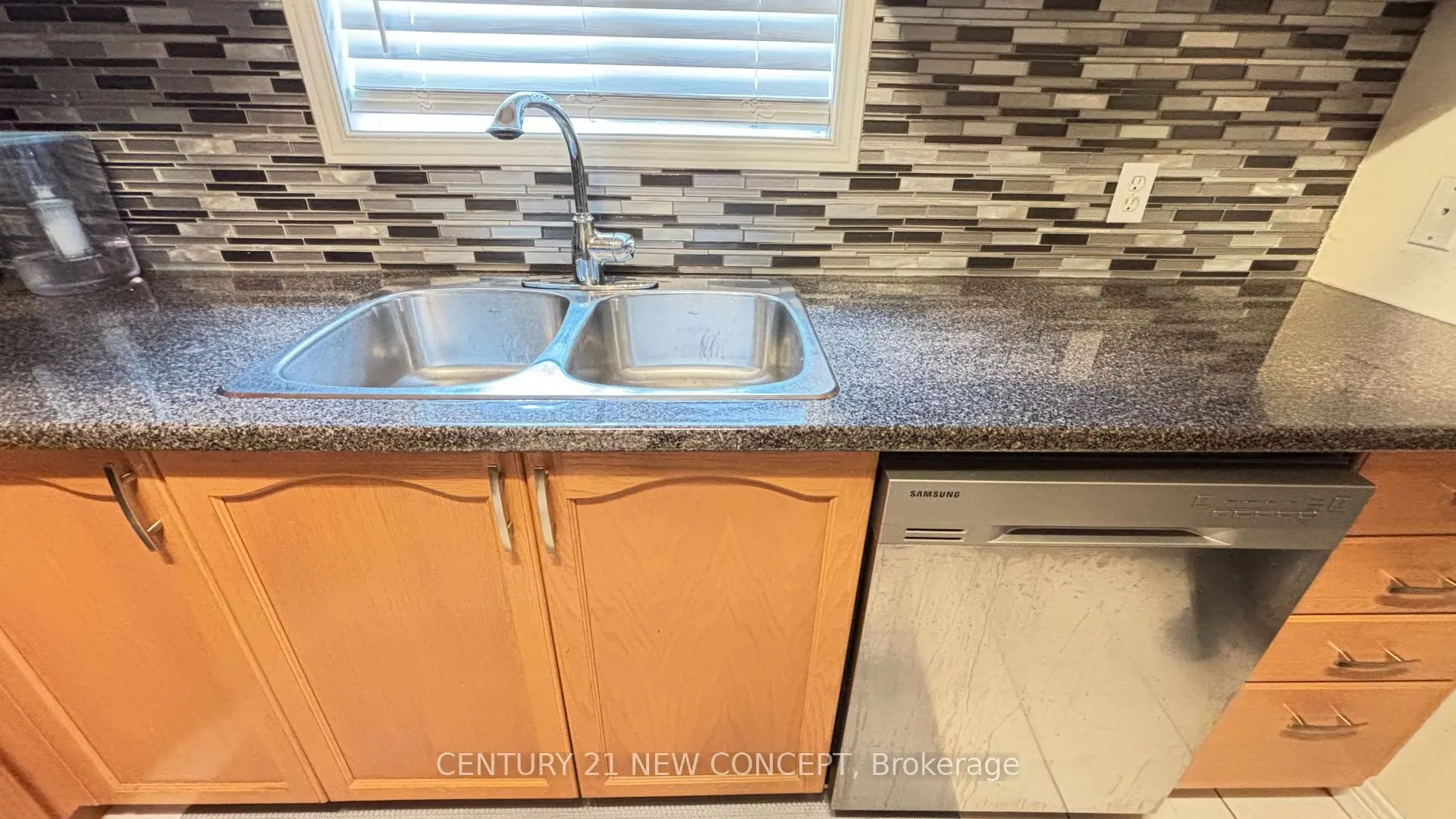 Photo 12 of 508 Southridge Drive, Hamilton, Mountview — HOMEH