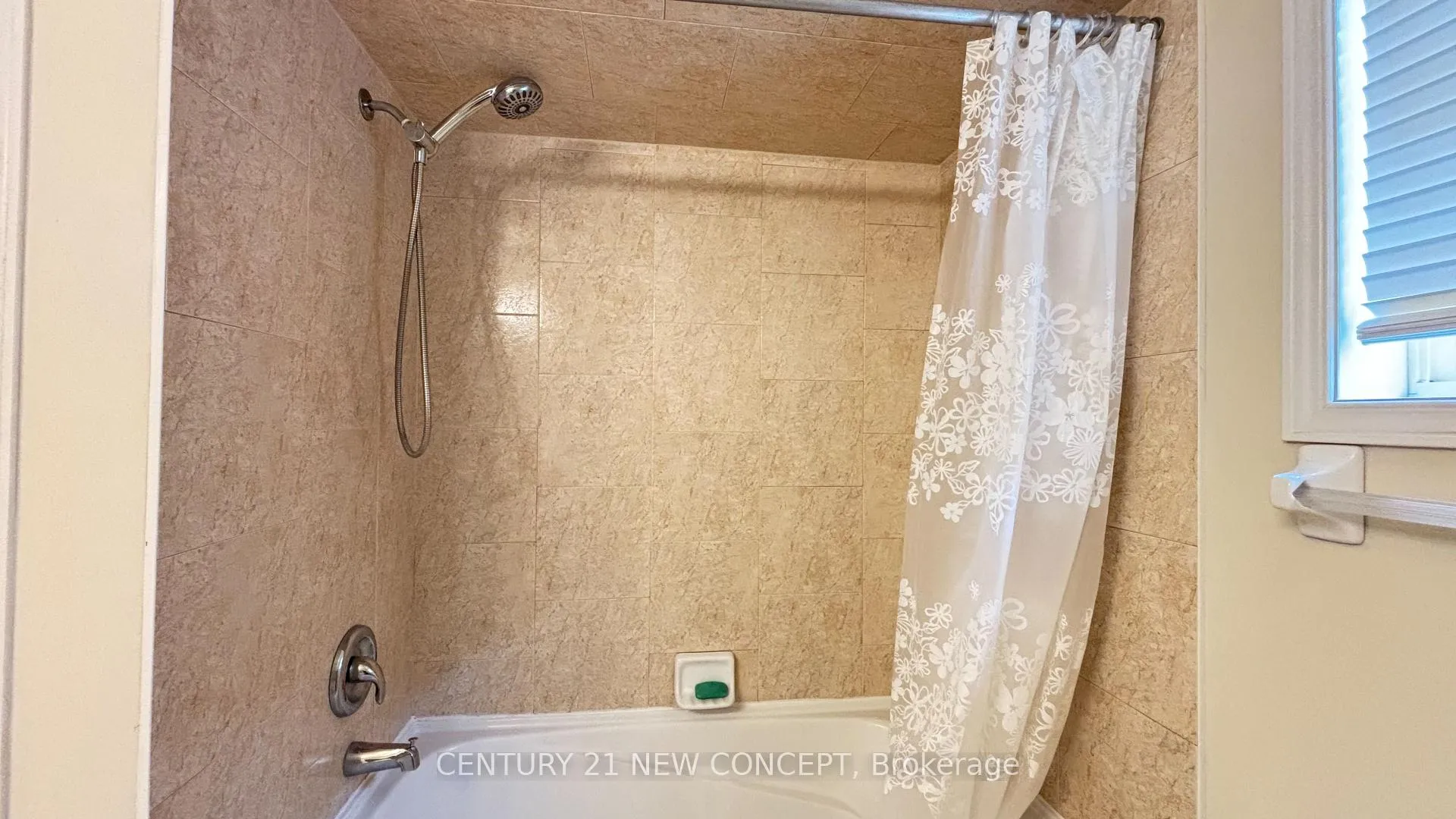 Photo 15 of 508 Southridge Drive, Hamilton, Mountview — HOMEH