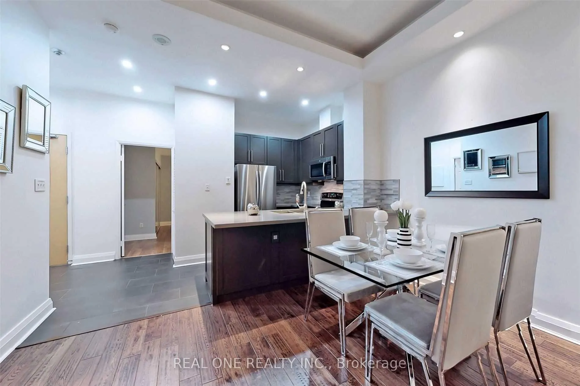 Photo 5 of Unit 301, 8 Wellesley Street E, Toronto, Church-Yonge Corridor — HOMEH