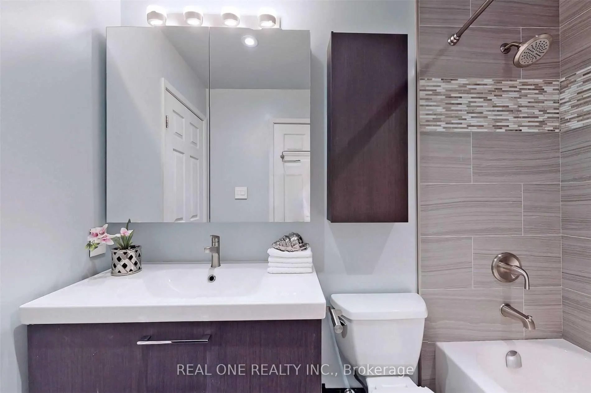 Photo 10 of Unit 301, 8 Wellesley Street E, Toronto, Church-Yonge Corridor — HOMEH