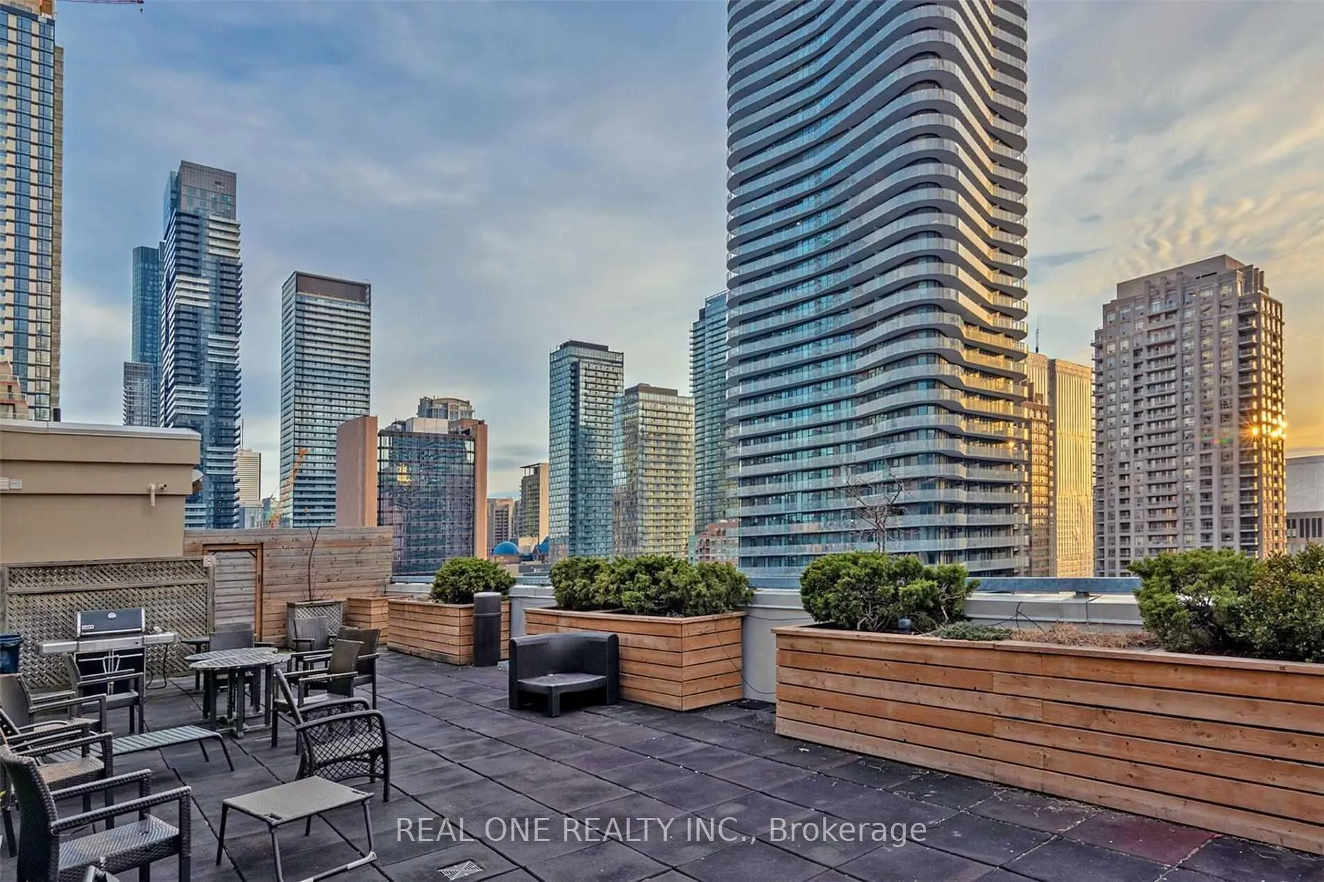 Photo 12 of Unit 301, 8 Wellesley Street E, Toronto, Church-Yonge Corridor — HOMEH