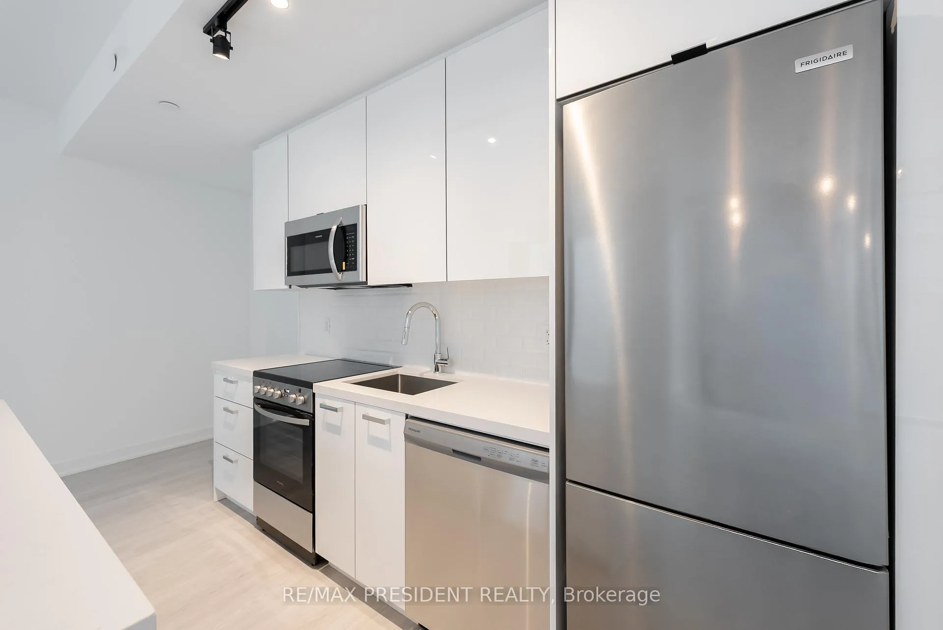 Photo 4 of Unit 402, 284 King Street E, Toronto, Moss Park — HOMEH