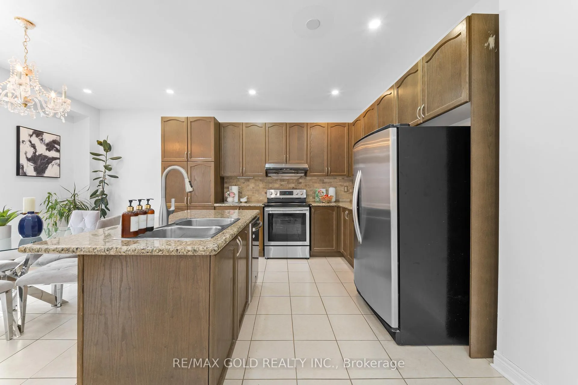 Photo 10 of 36 Ocean Ridge Drive E, Brampton, Sandringham-Wellington — HOMEH