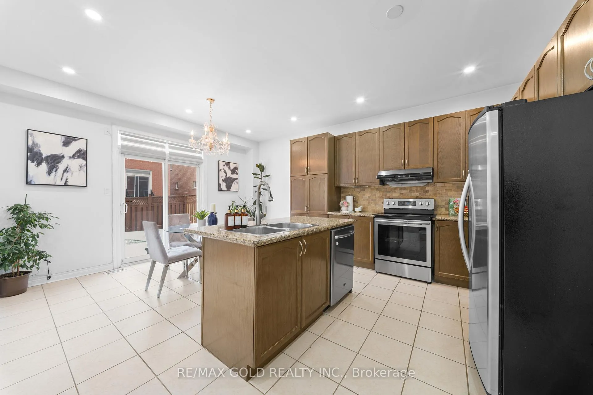 Photo 11 of 36 Ocean Ridge Drive E, Brampton, Sandringham-Wellington — HOMEH