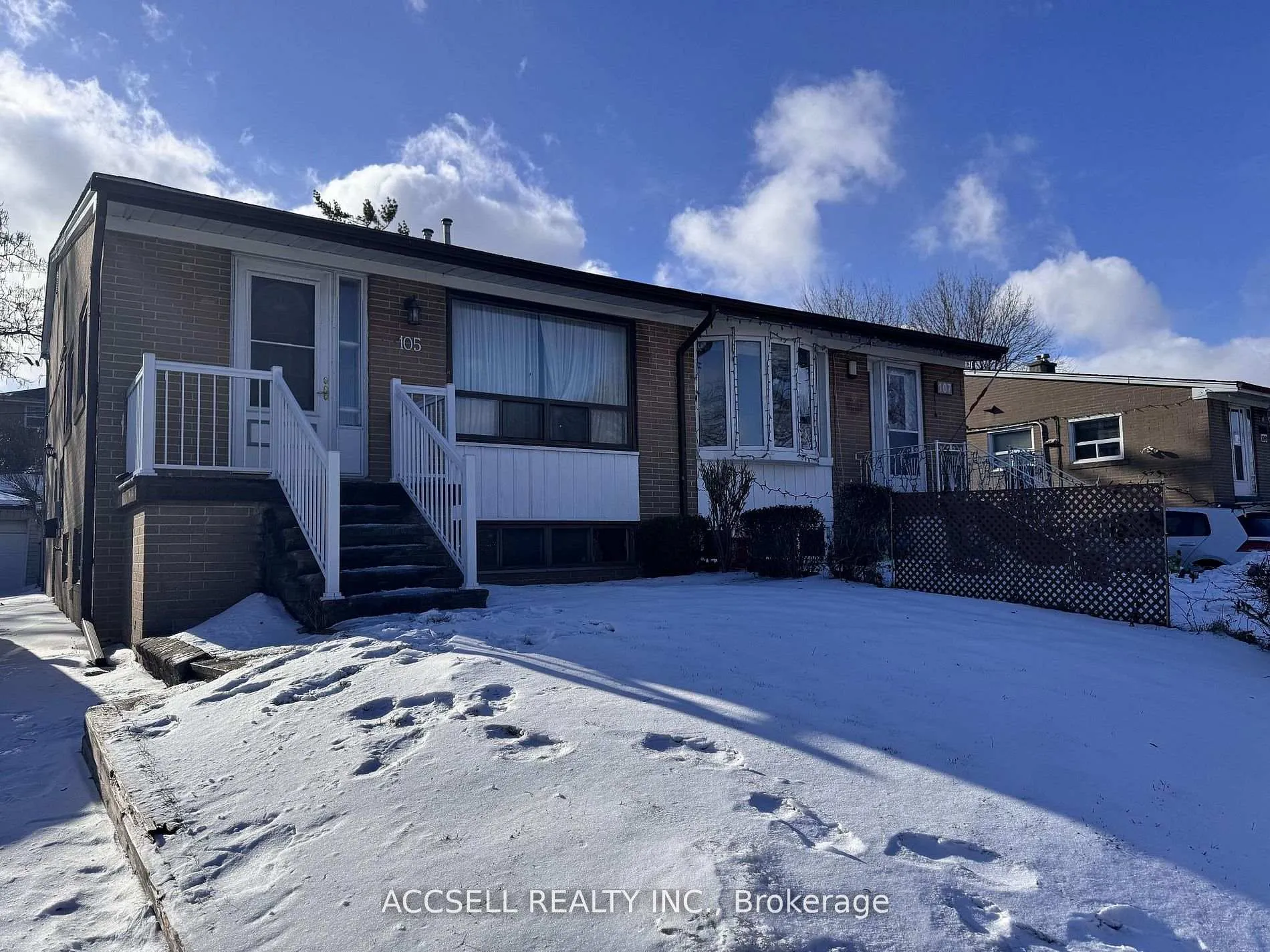 Photo 3 of 105 Kingsview Boulevard, Etobicoke, Kingsview Village-The Westway — HOMEH