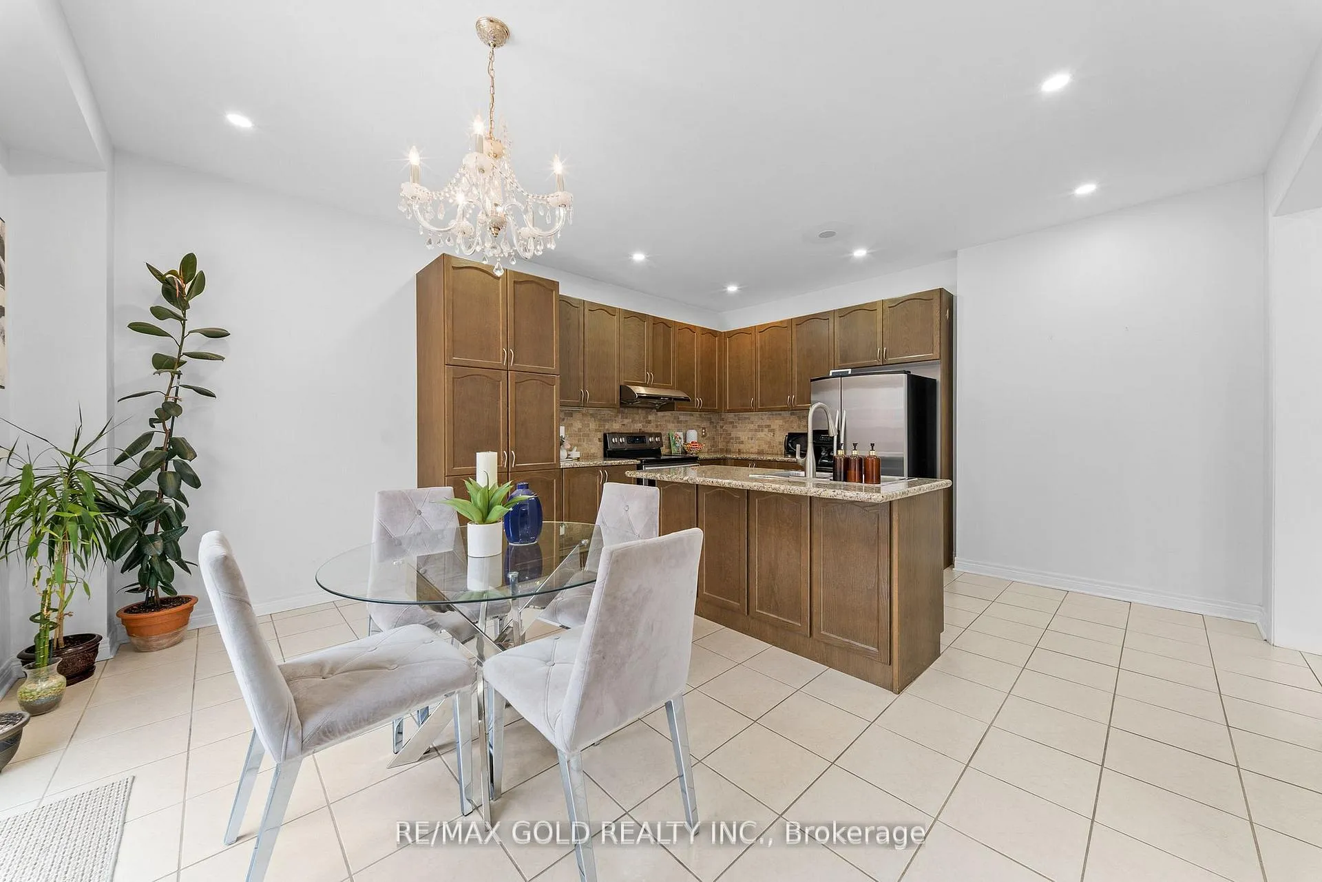 Photo 9 of 36 Ocean Ridge Drive E, Brampton, Sandringham-Wellington — HOMEH