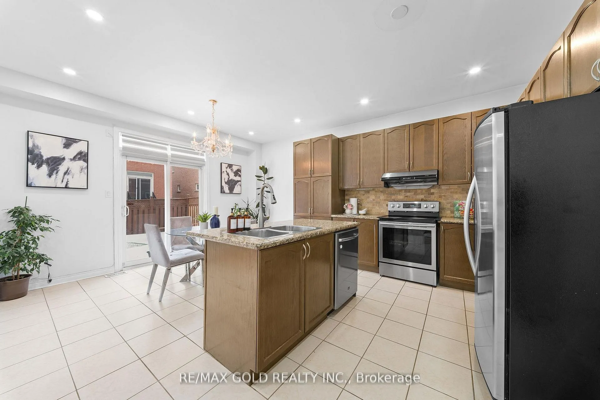 Photo 11 of 36 Ocean Ridge Drive E, Brampton, Sandringham-Wellington — HOMEH