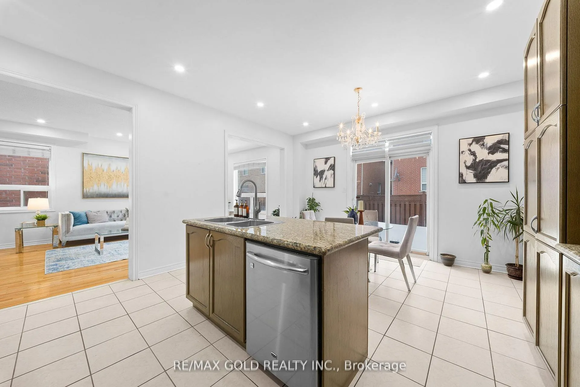 Photo 12 of 36 Ocean Ridge Drive E, Brampton, Sandringham-Wellington — HOMEH
