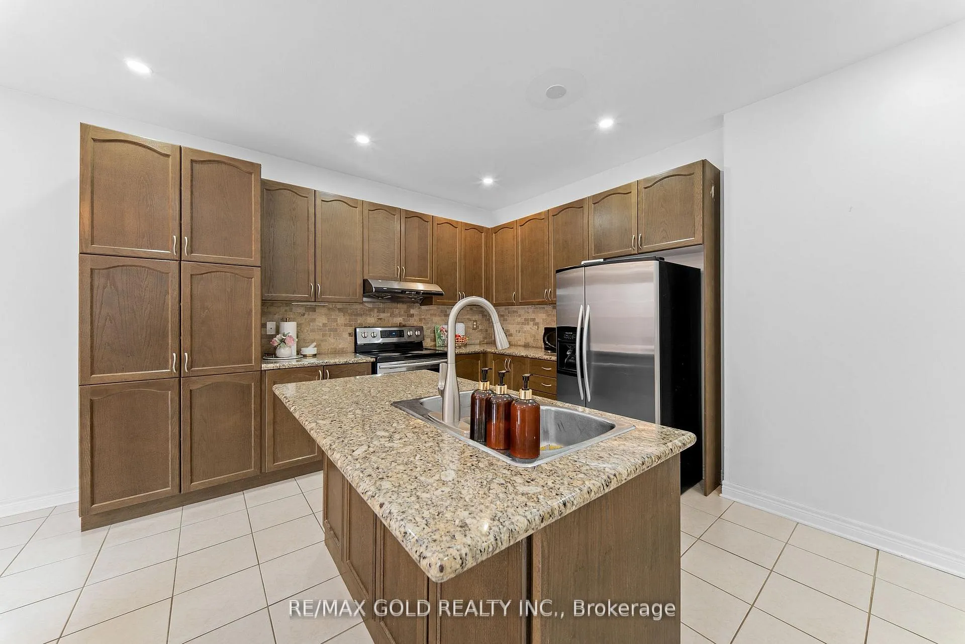 Photo 14 of 36 Ocean Ridge Drive E, Brampton, Sandringham-Wellington — HOMEH