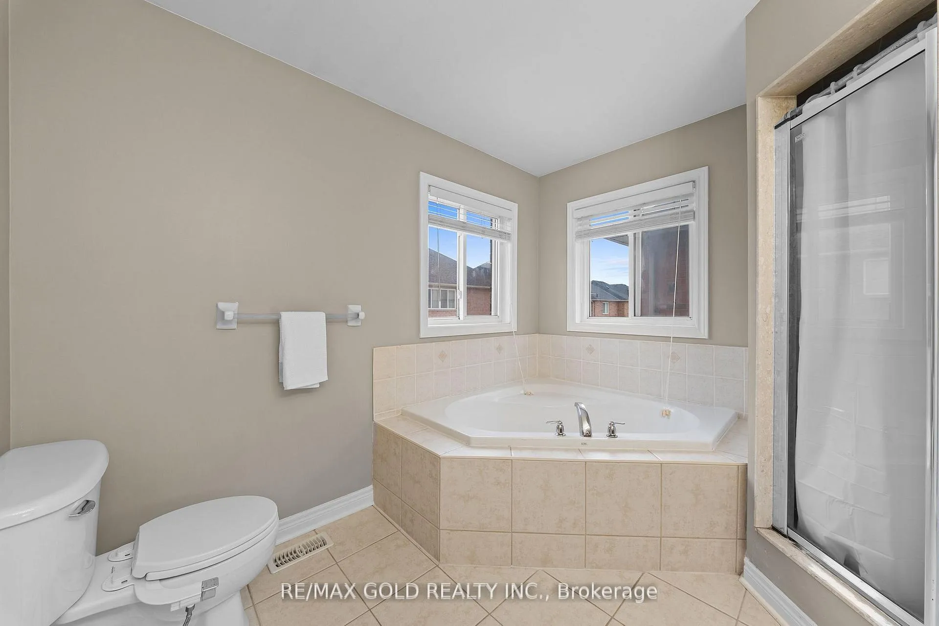 Photo 25 of 36 Ocean Ridge Drive E, Brampton, Sandringham-Wellington — HOMEH