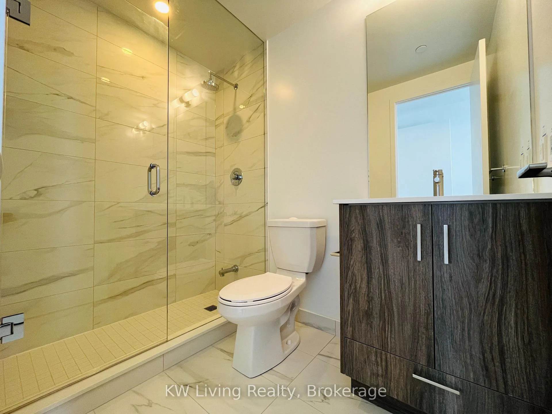 Photo 5 of Unit 4006, 180 Front Street E, Toronto, Moss Park — HOMEH
