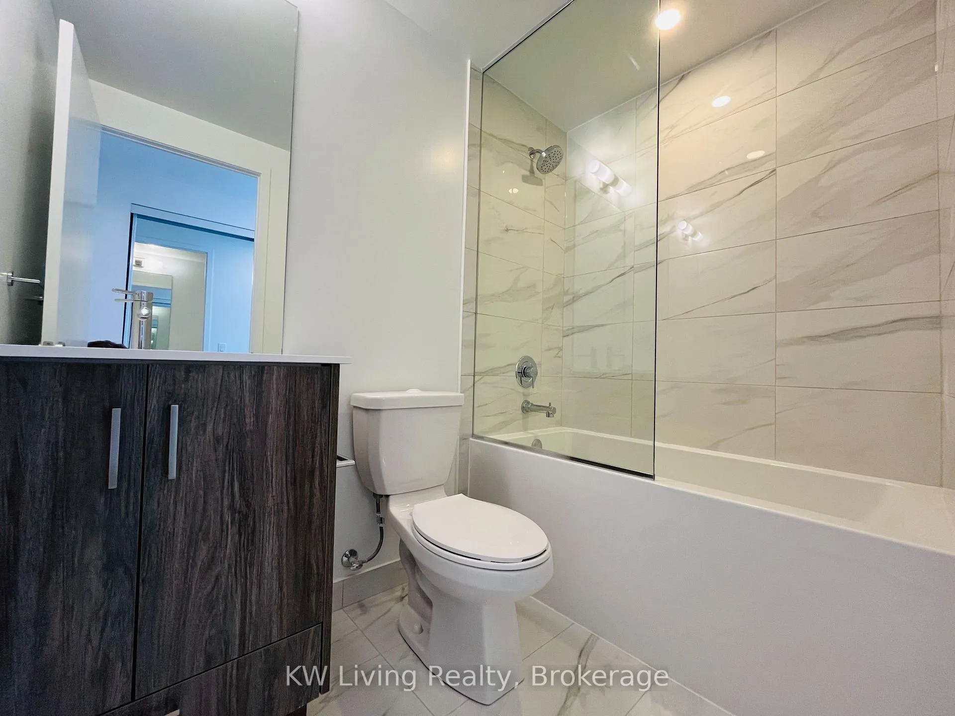 Photo 6 of Unit 4006, 180 Front Street E, Toronto, Moss Park — HOMEH
