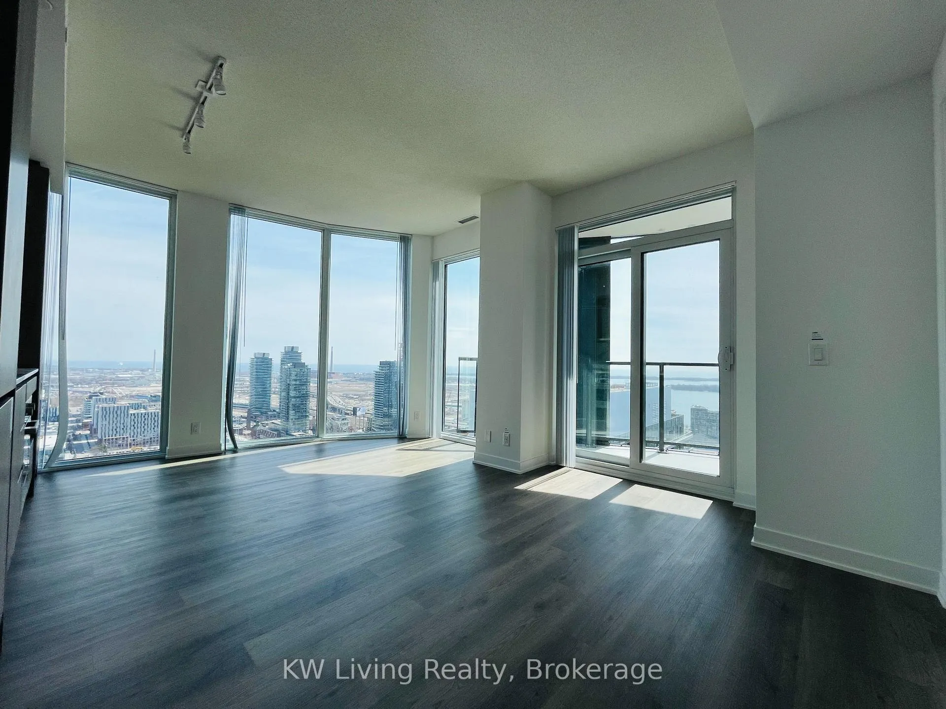 Photo 10 of Unit 4006, 180 Front Street E, Toronto, Moss Park — HOMEH