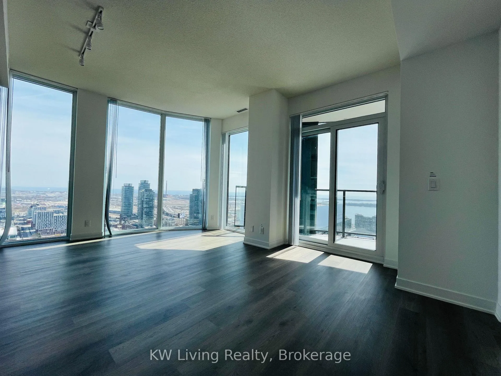 Photo 12 of Unit 4006, 180 Front Street E, Toronto, Moss Park — HOMEH