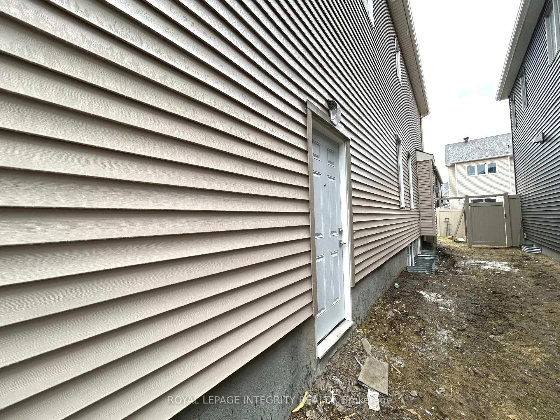 Photo 2 of Unit Unit B, 650 Perseus Avenue, Ottawa, Barrhaven - Half Moon Bay — HOMEH
