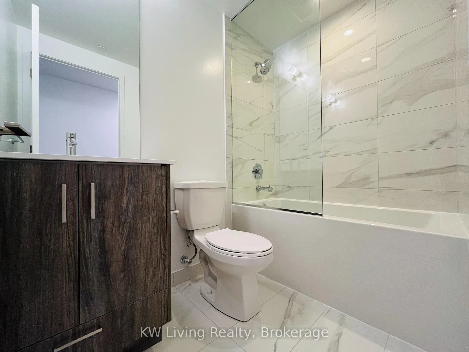 Photo 3 of Unit 4012, 180 Front Street E, Toronto, Moss Park — HOMEH