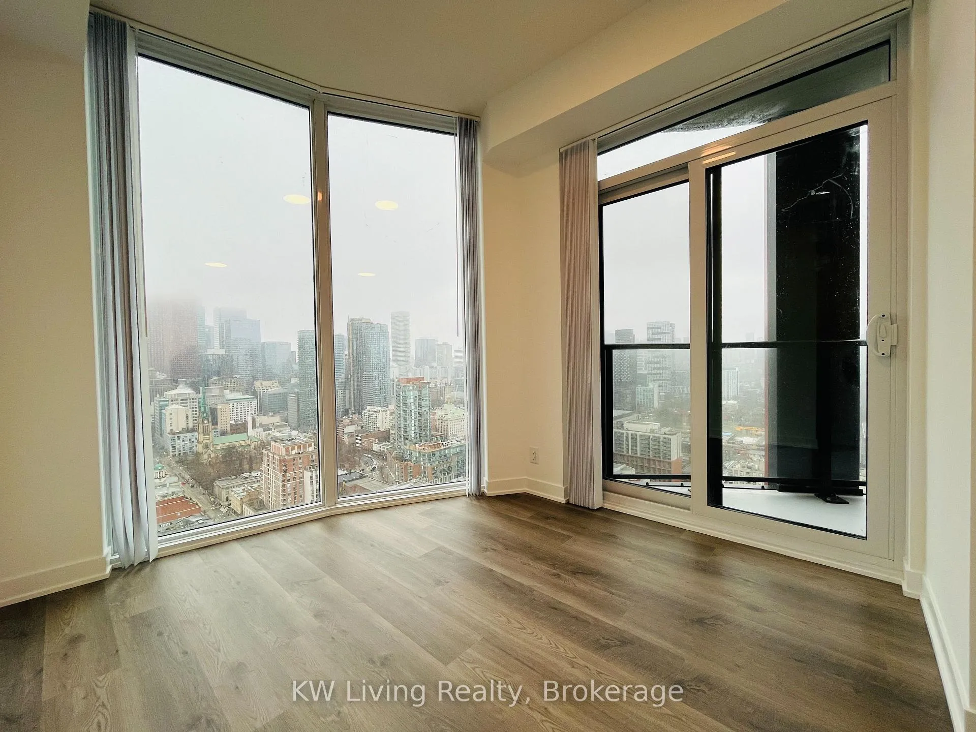 Photo 7 of Unit 4012, 180 Front Street E, Toronto, Moss Park — HOMEH